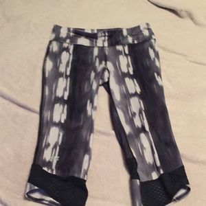 Patterned under armour Capri